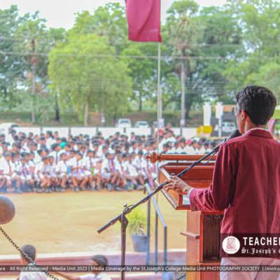 අප විද්‍යාලයේ උදේ රැස්වීම